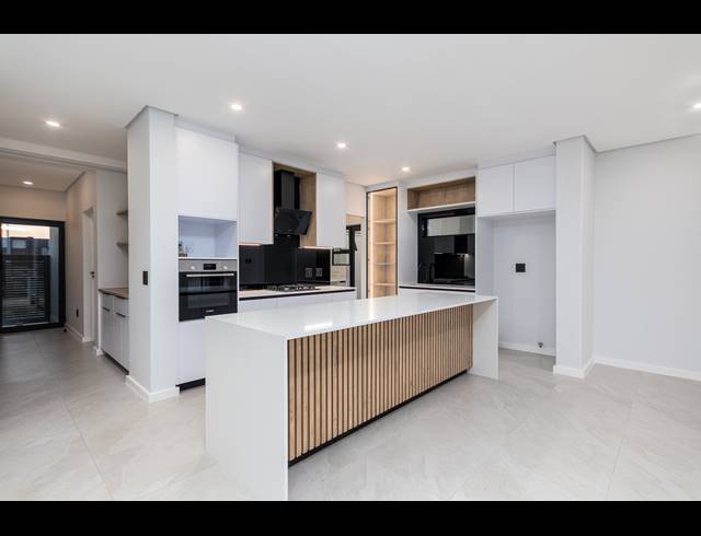 4 BEDROOM FREEHOLD FOR SALE IN SANDOWN